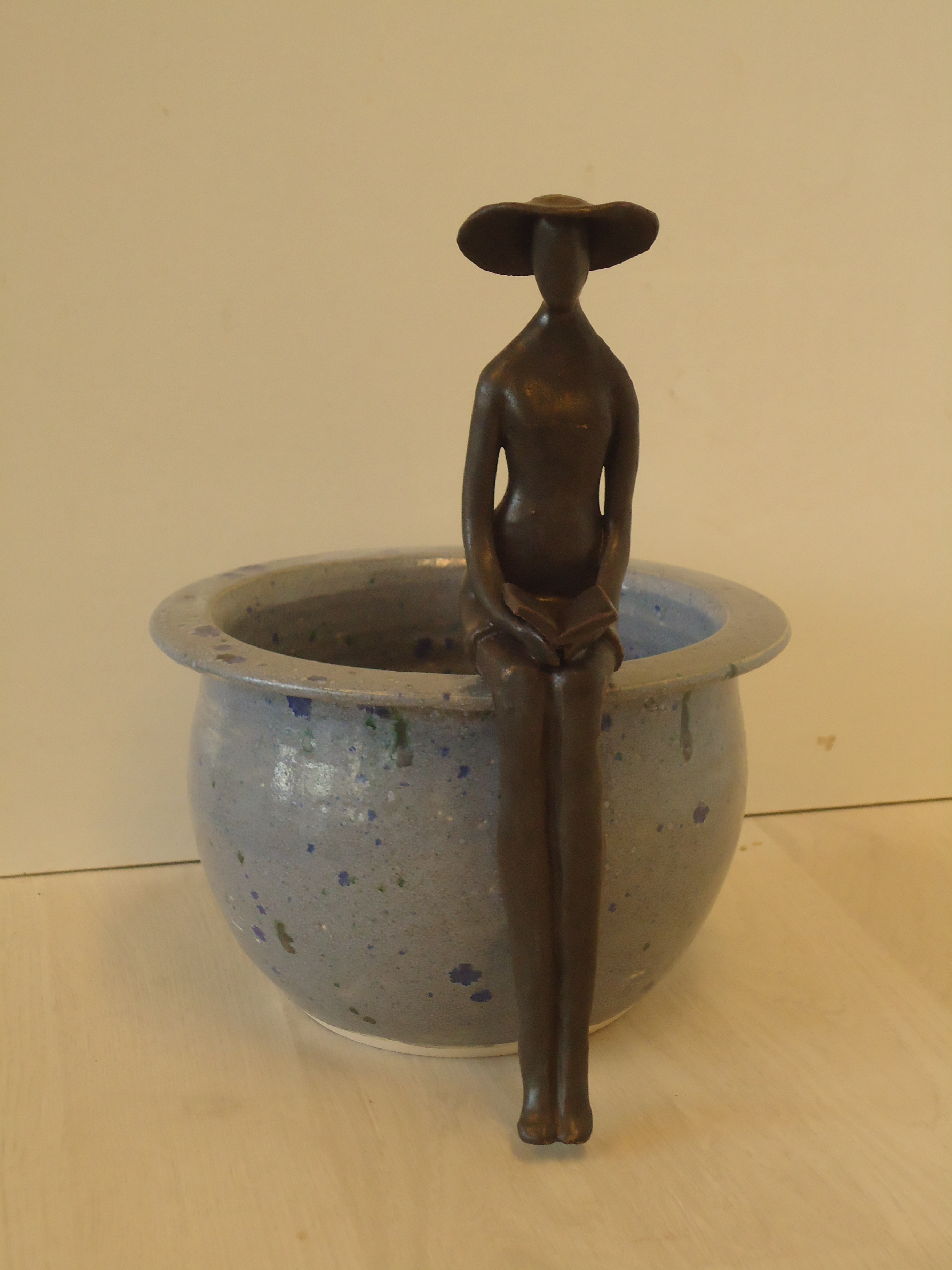 Nieuwste foto s – Keramisch Atelier De Komeet Zierikzee Kip Visser Mooie dame Gezinsbol Potvrouw Zitdame
